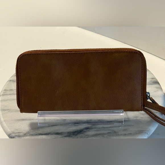 Free People Brown Vegan Leather Wristlet Wallet 8x4 Zip Around Closure CC Slots - Picture 11 of 14